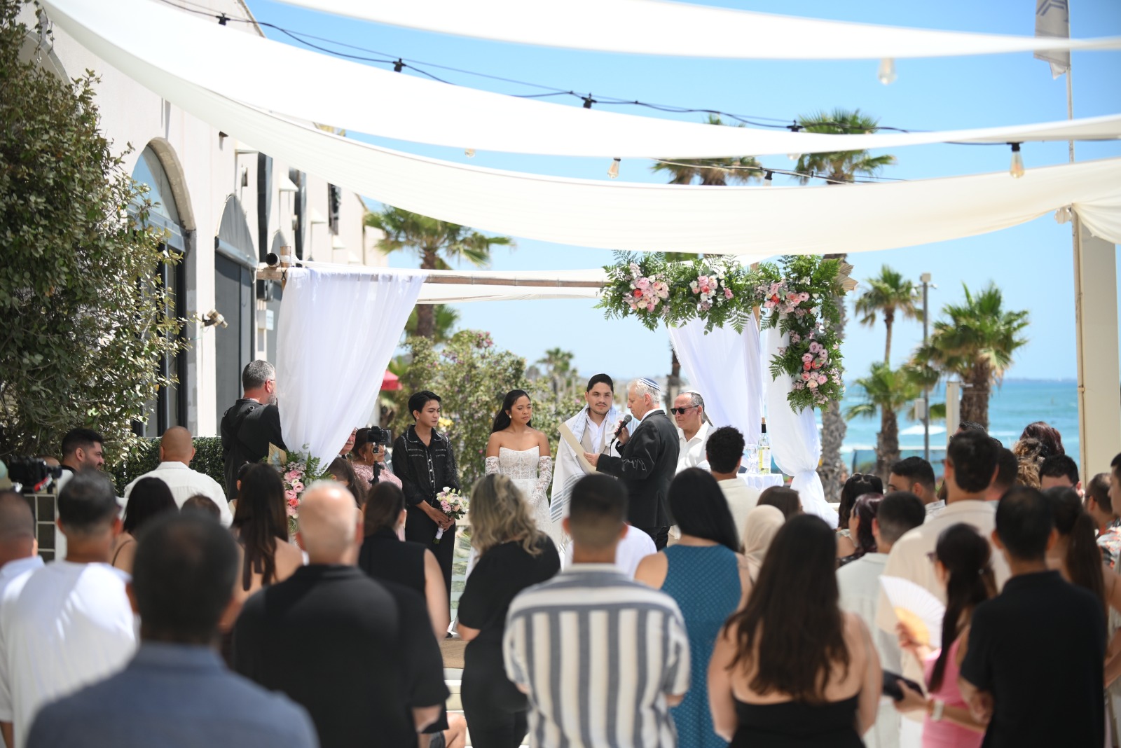 חופת שמחות על הים