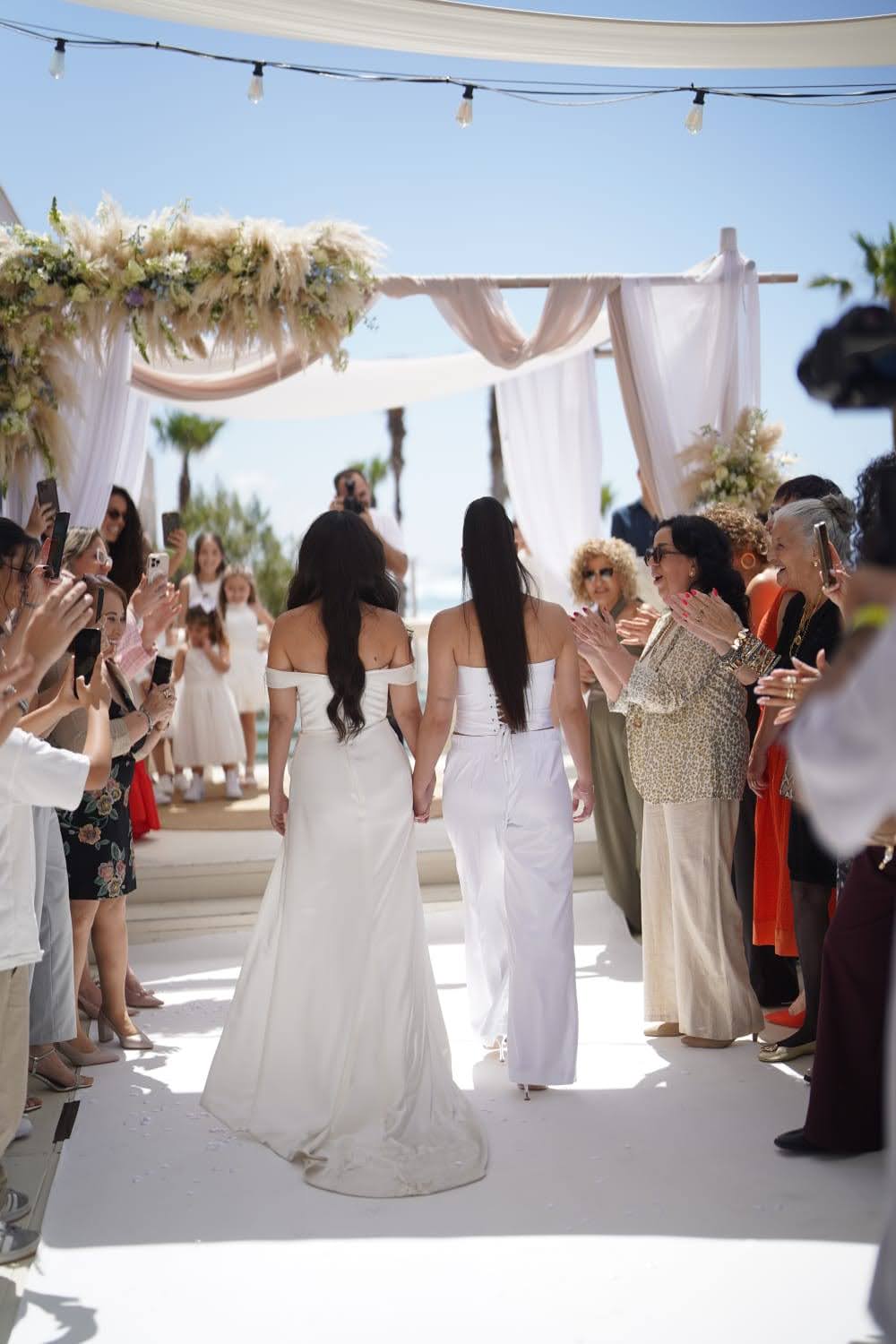 חופת שמחות על הים